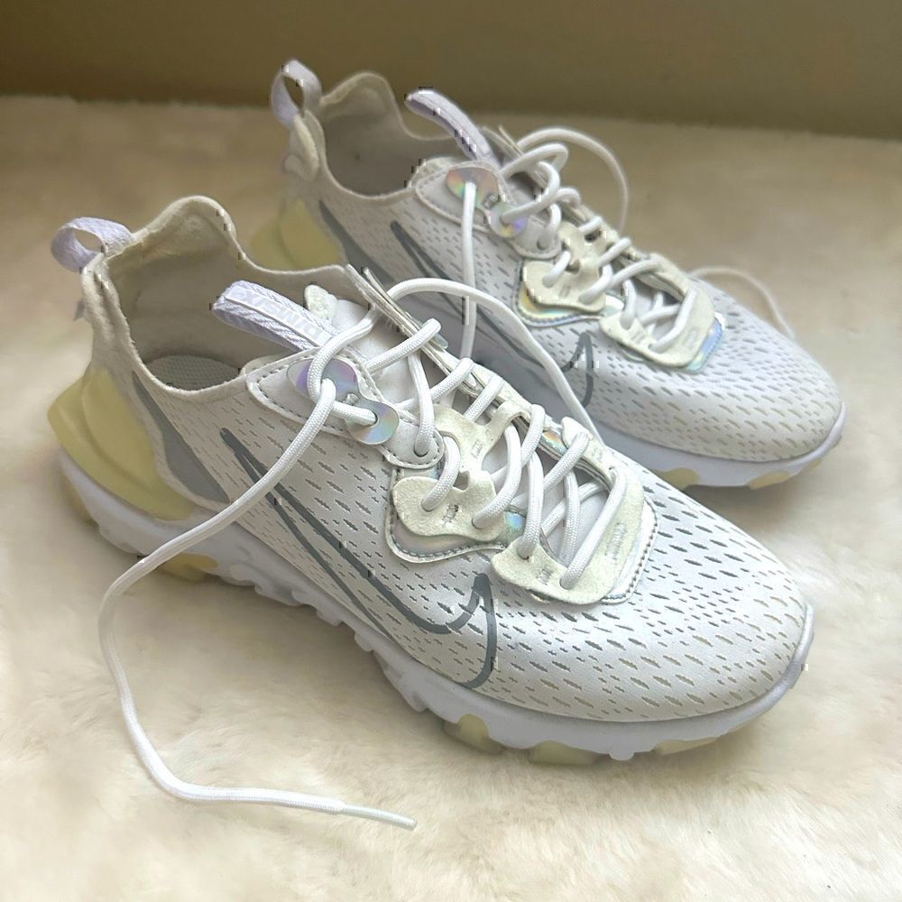 Nike WOMEN'S REACT VISION RUNNING SHOES CW0730 100 - Size 8